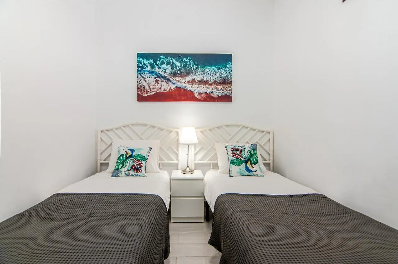 Central 2 Bedroom Apartment Playa De Las Americas Spain