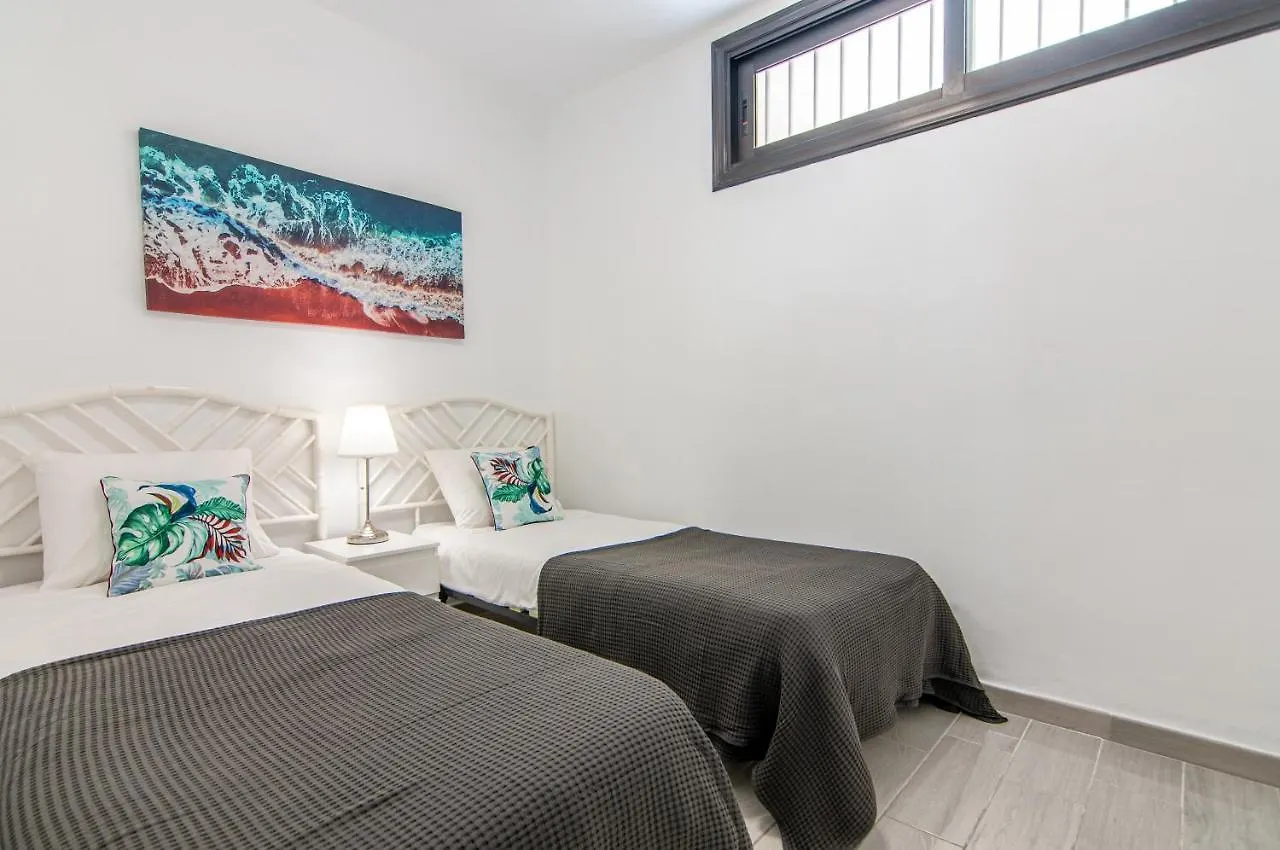 Central 2 Bedroom Apartment Playa De Las Americas