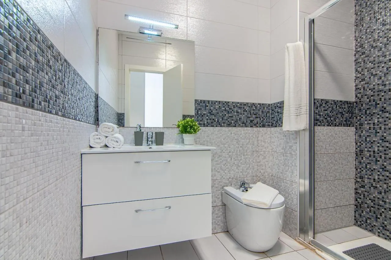 Central 2 Bedroom Apartment Playa De Las Americas  Playa de las Americas (Tenerife)
