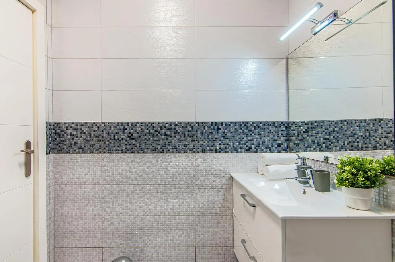 Central 2 Bedroom Apartment Playa De Las Americas